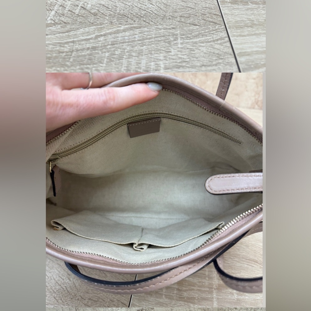 Gucci Cream Shoulder Bag with Monogram and Leather Trim - Picture 4 of 9